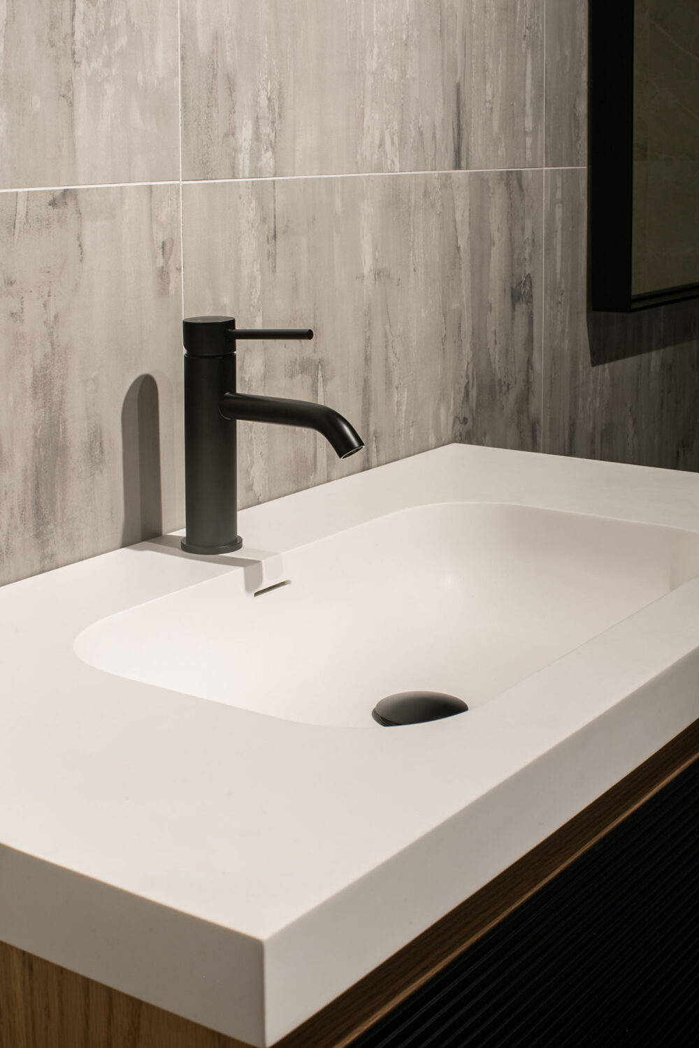 ARUVO™ VENTRO Single Lever Basin Mixer | Matte Black - Image 2